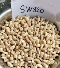 High-Quality Raw Cashew Nuts – Naturally Grown & Carefully Selected